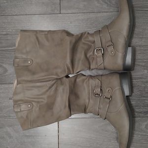 Modellita Gray zip up boots